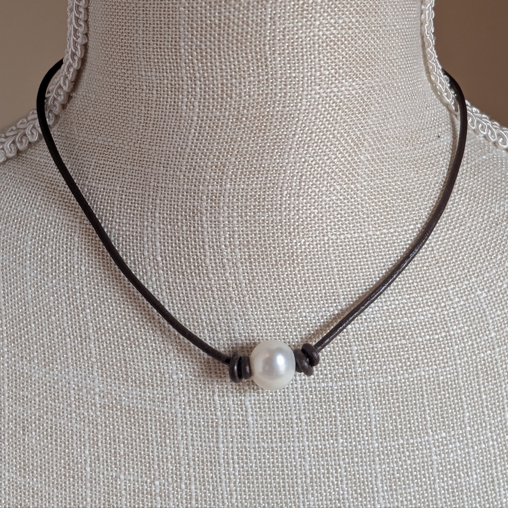 Elegant Pearl Pendant Necklace